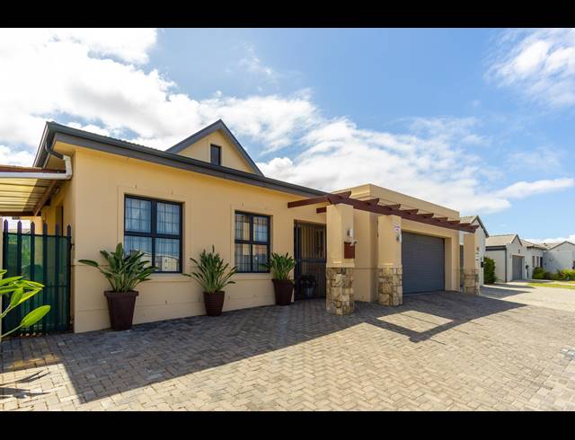 3 BEDROOM HOUSE FOR SALE IN BURGUNDY ESTATE